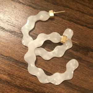 White marbled scallop hoop earrings and more